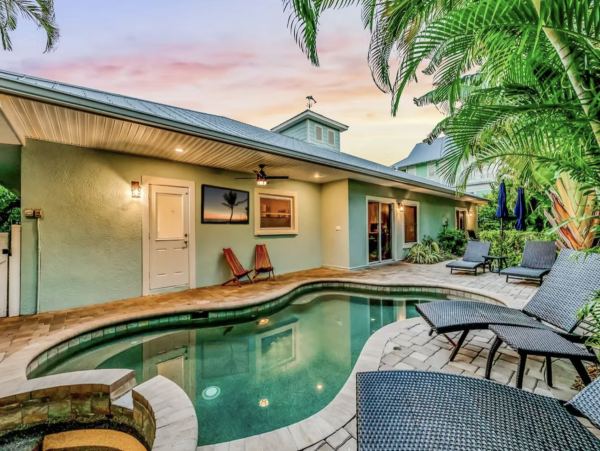 Four Bedroom Vacation Home in Holmes Beach Close to Beach